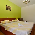 Mustapic شقة ماكارسكا