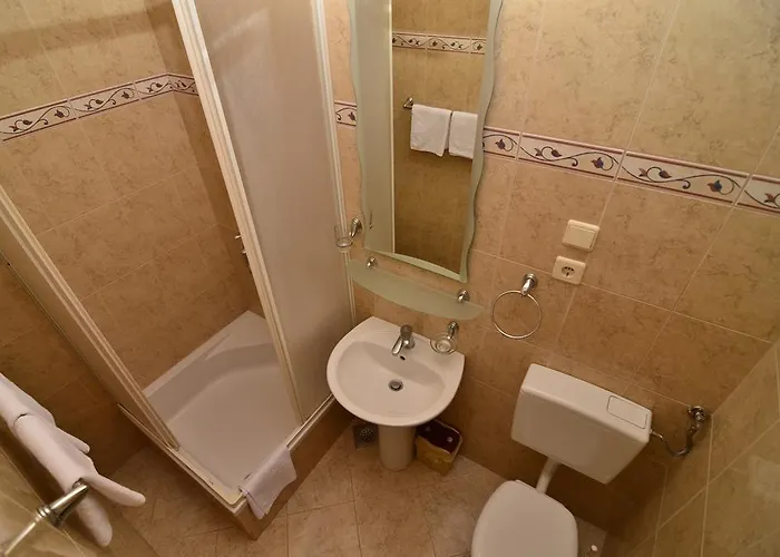 Mustapic * Макарська