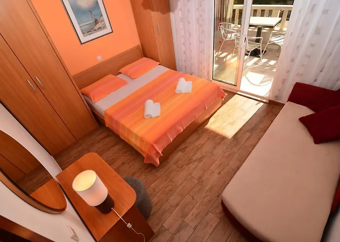 Mustapic * Μακάρσκα