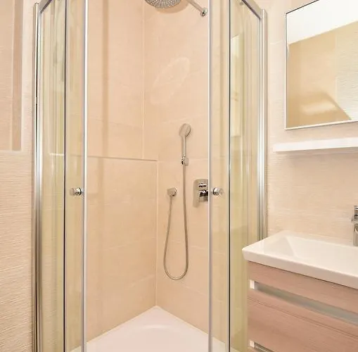 Mustapic * Μακάρσκα