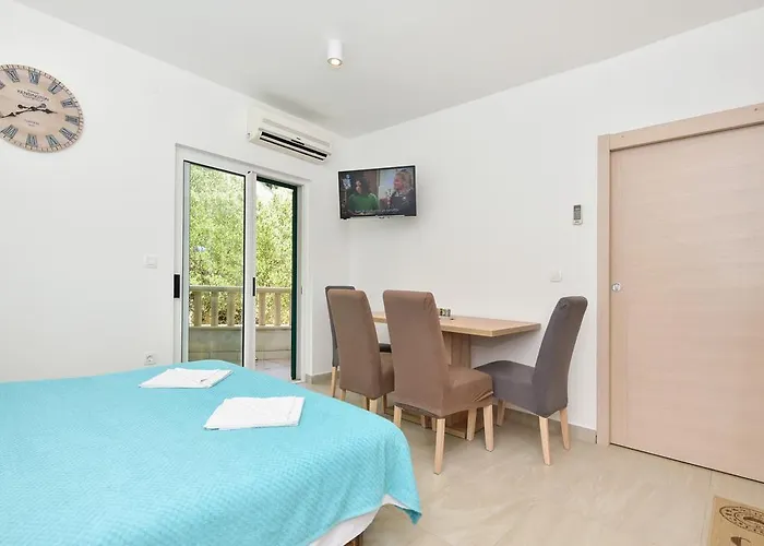 Mustapic * Макарська